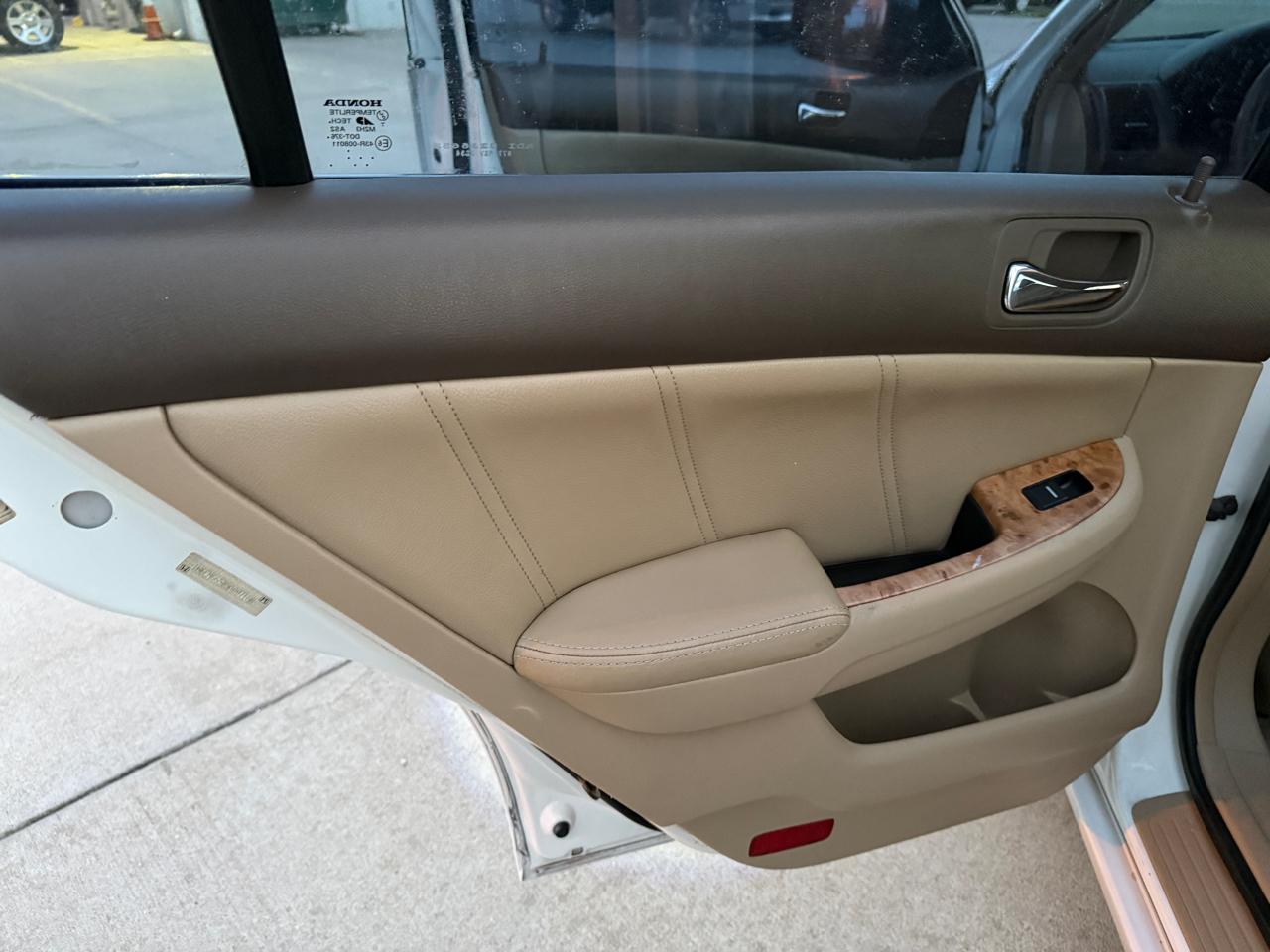Honda Accord EX V-6 Sedan AT with Navigation System and XM Radi 2005