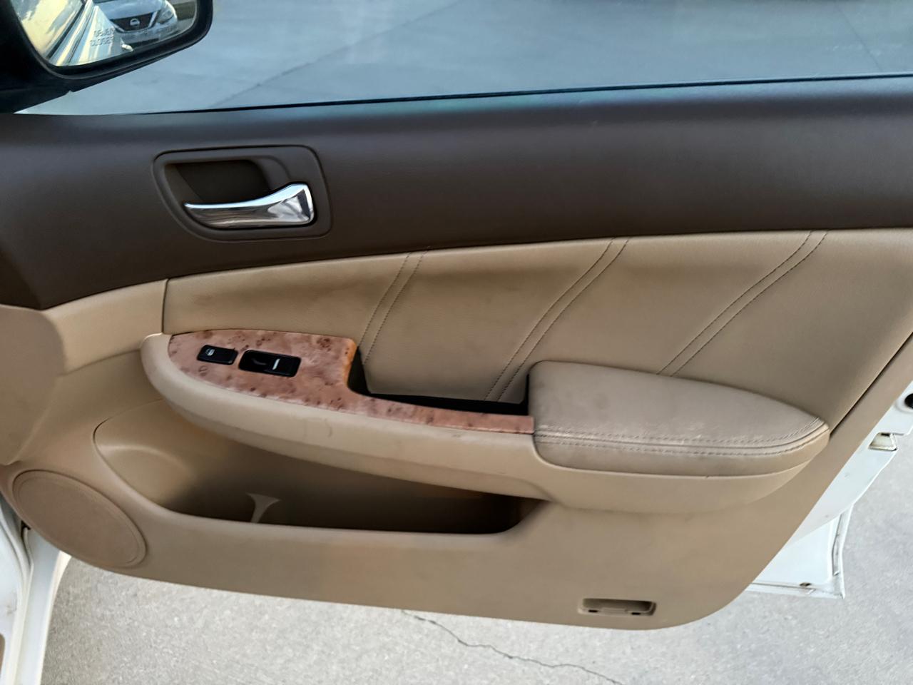 Honda Accord EX V-6 Sedan AT with Navigation System and XM Radi 2005