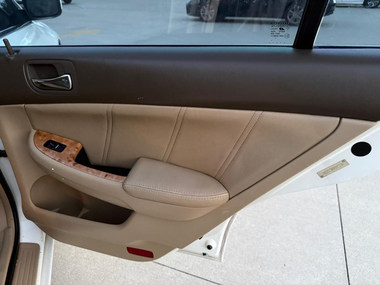 Honda Accord EX V-6 Sedan AT with Navigation System and XM Radi 2005