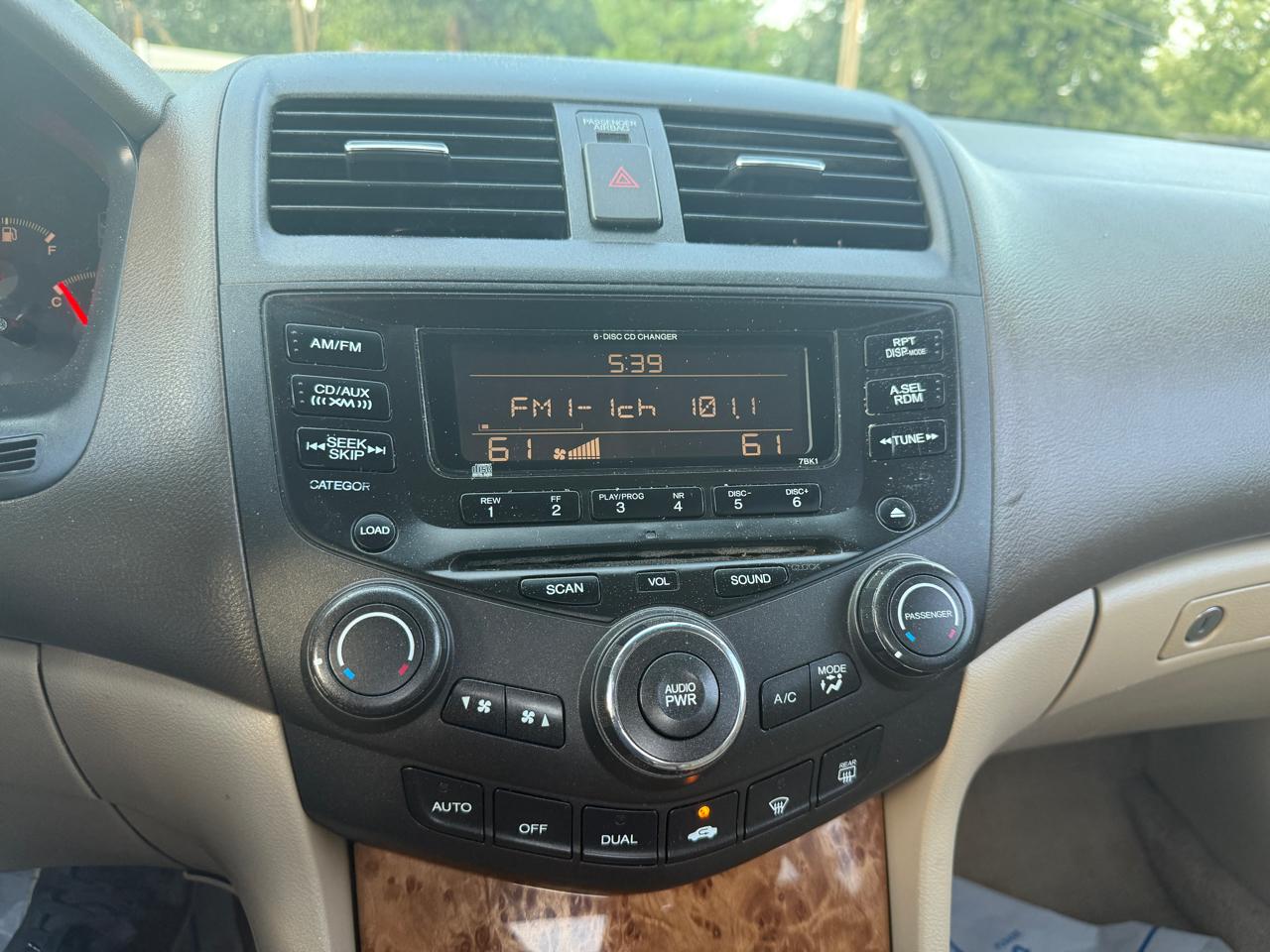 Honda Accord EX V-6 Sedan AT with Navigation System and XM Radi 2005