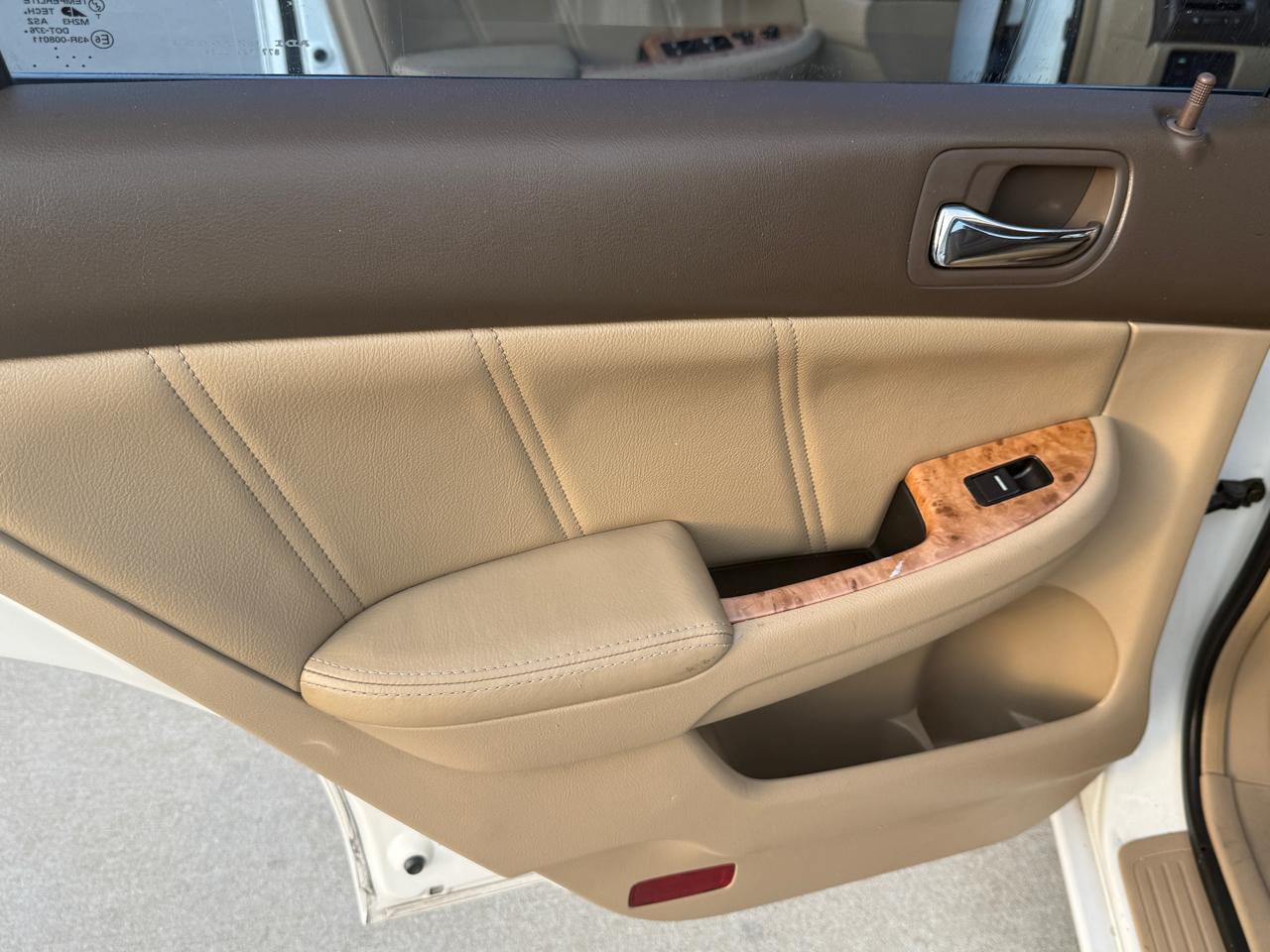 Honda Accord EX V-6 Sedan AT with Navigation System and XM Radi 2005