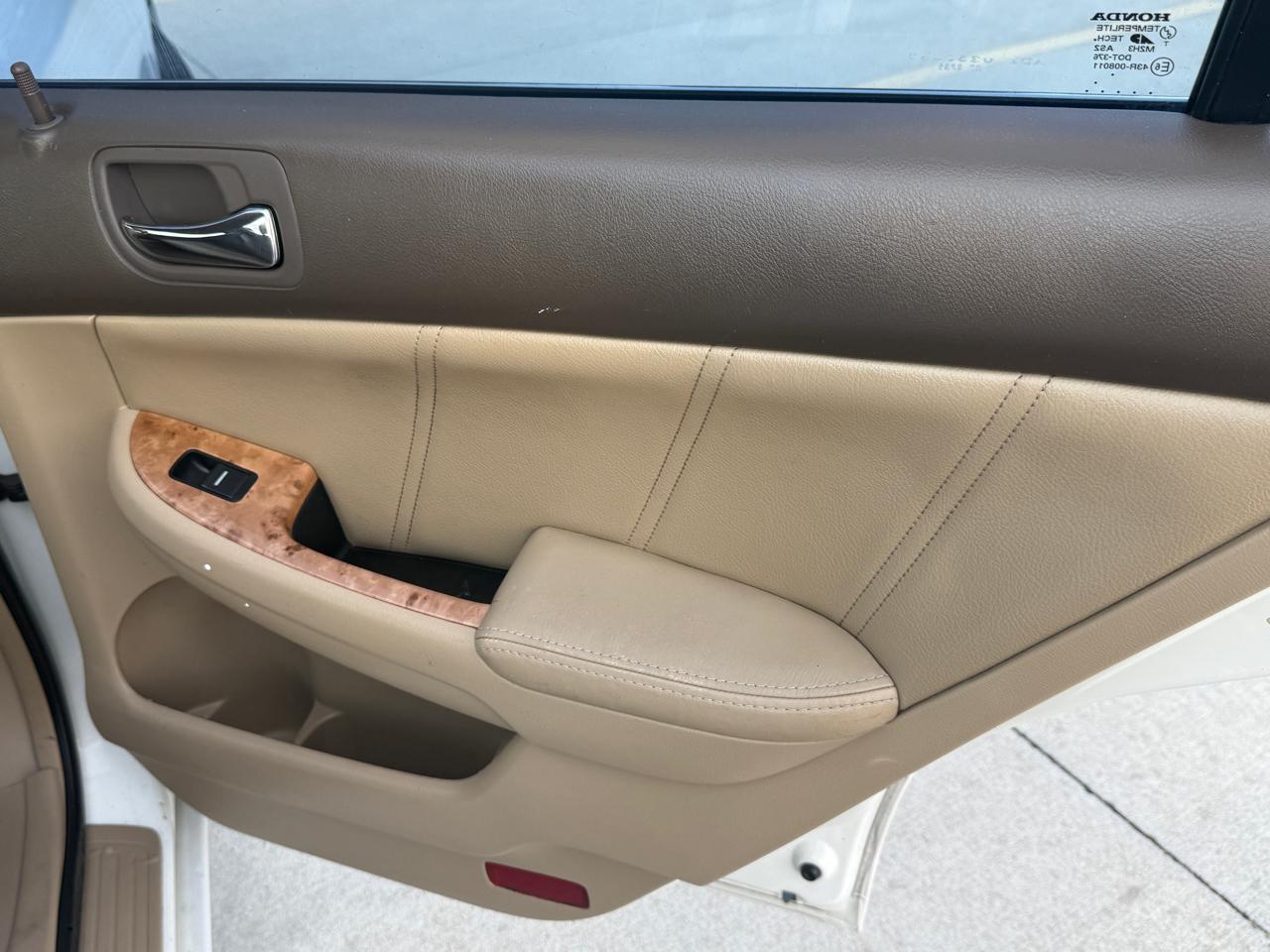 Honda Accord EX V-6 Sedan AT with Navigation System and XM Radi 2005