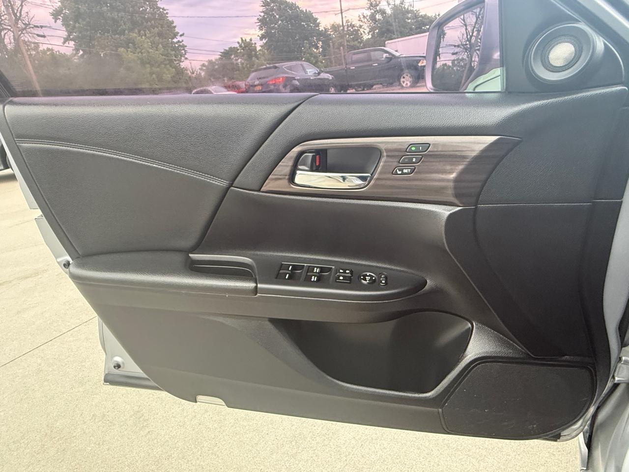 Honda Accord EX-L Sedan V6 6-Spd AT 2016