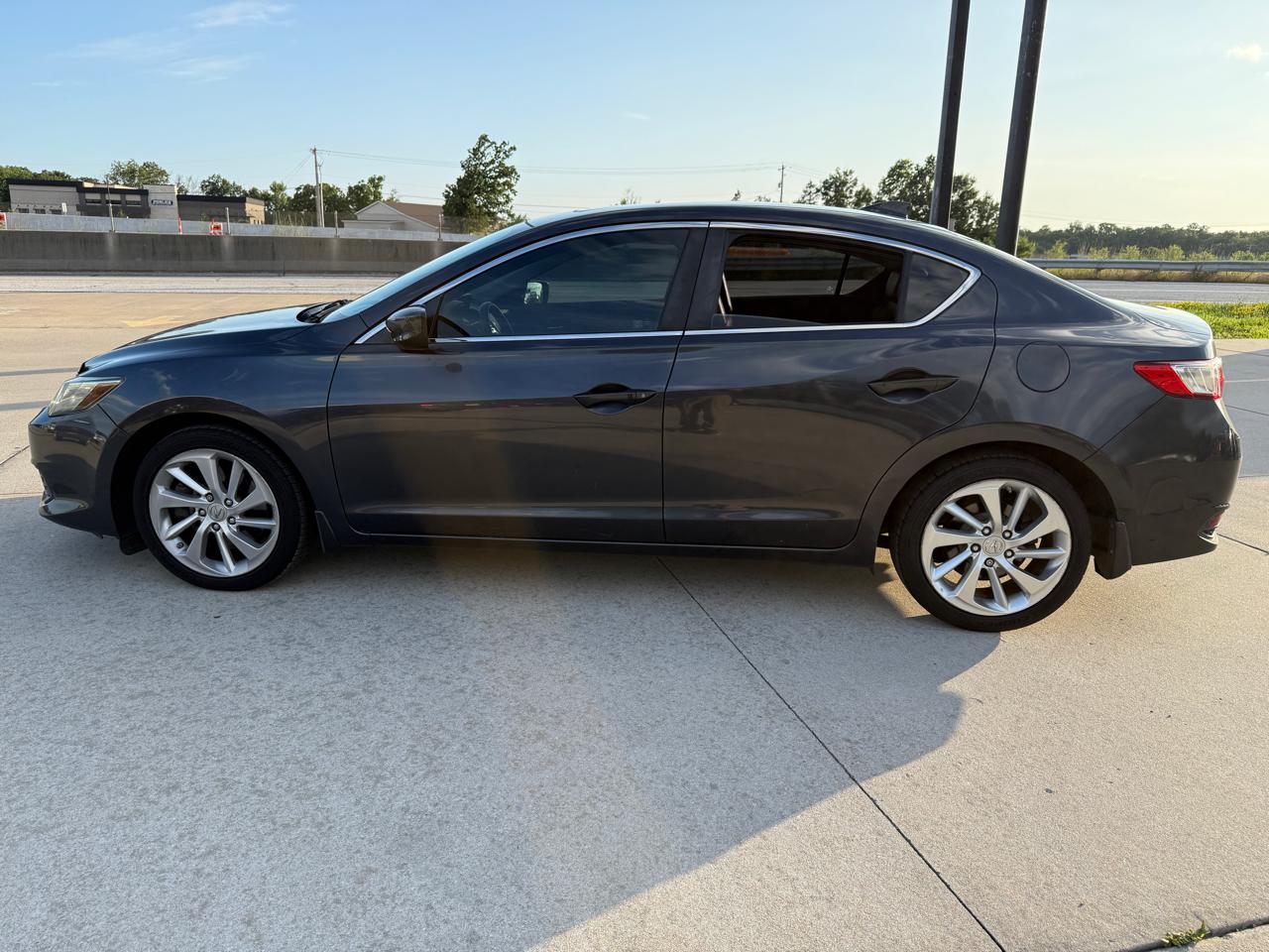 Acura ILX 8-Spd AT 2016