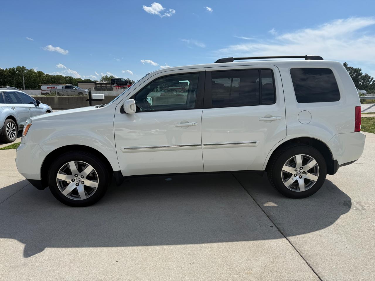 Honda Pilot Touring 4WD 5-Spd AT with DVD 2015
