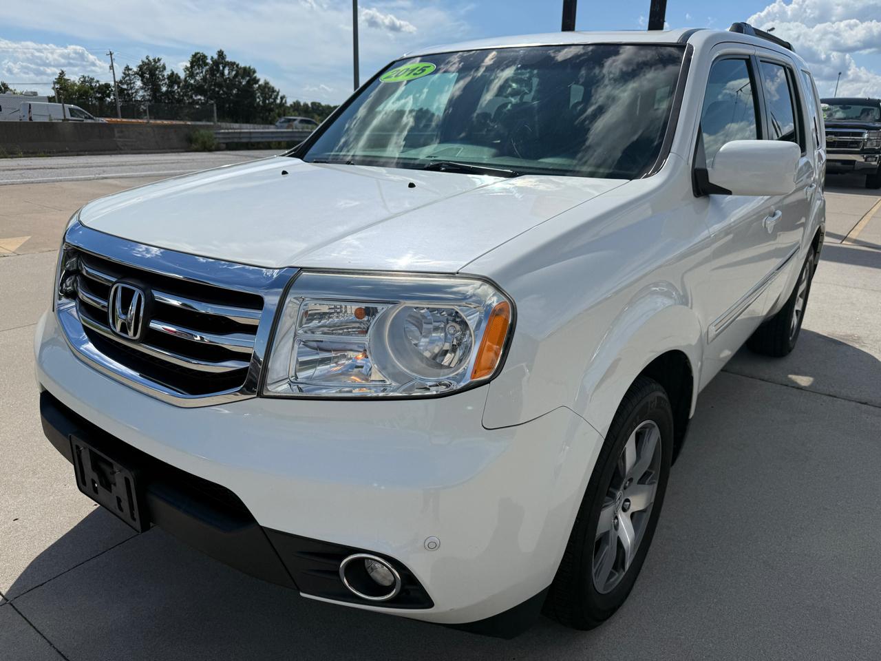 Honda Pilot Touring 4WD 5-Spd AT with DVD 2015