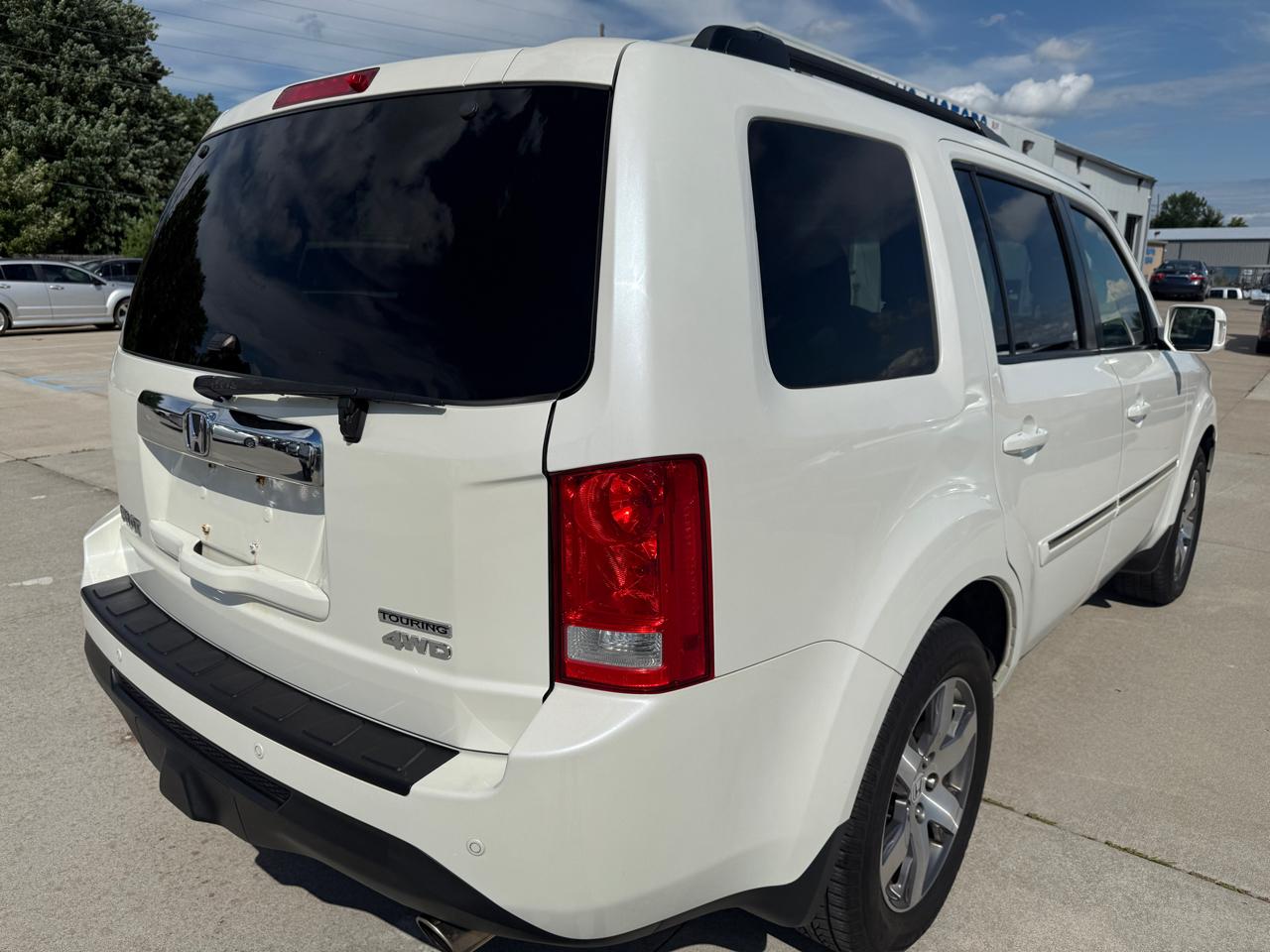 Honda Pilot Touring 4WD 5-Spd AT with DVD 2015
