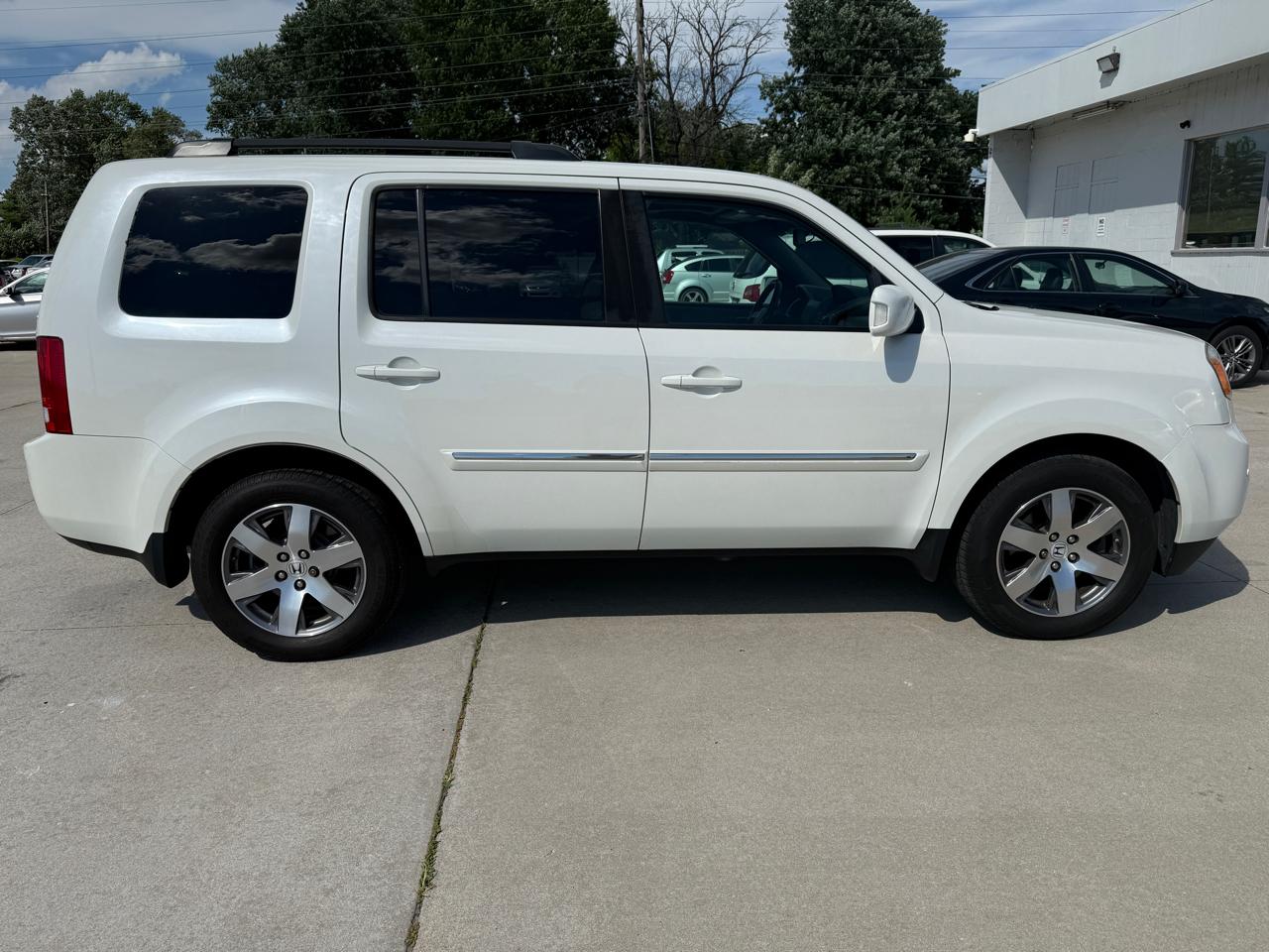 Honda Pilot Touring 4WD 5-Spd AT with DVD 2015