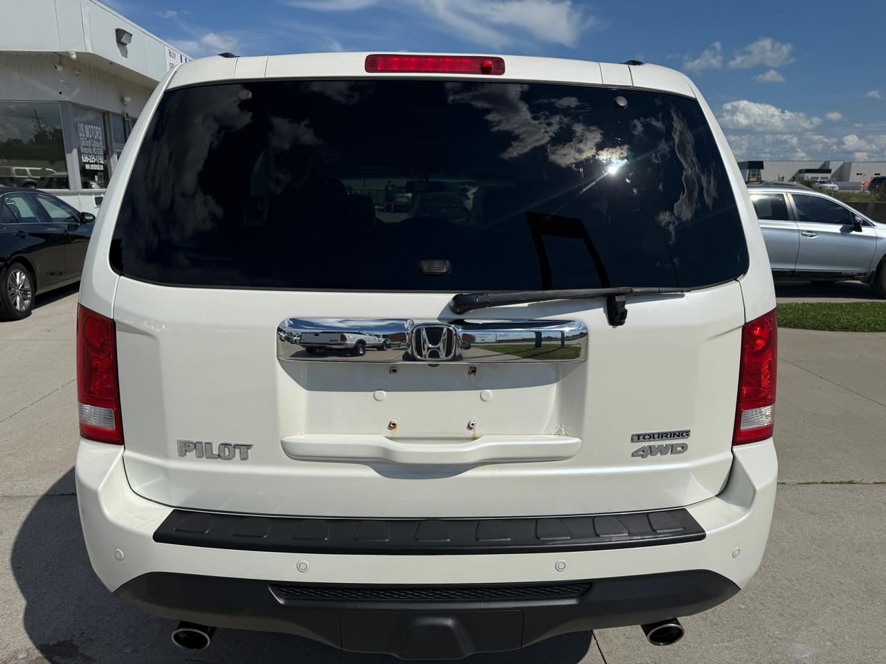 Honda Pilot Touring 4WD 5-Spd AT with DVD 2015