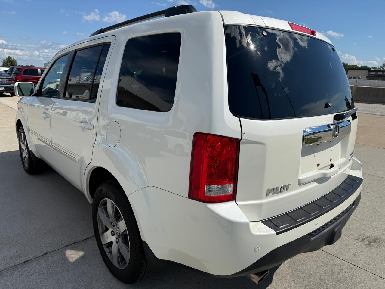 Honda Pilot Touring 4WD 5-Spd AT with DVD 2015