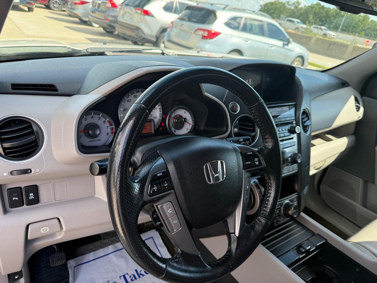 Honda Pilot Touring 4WD 5-Spd AT with DVD 2015