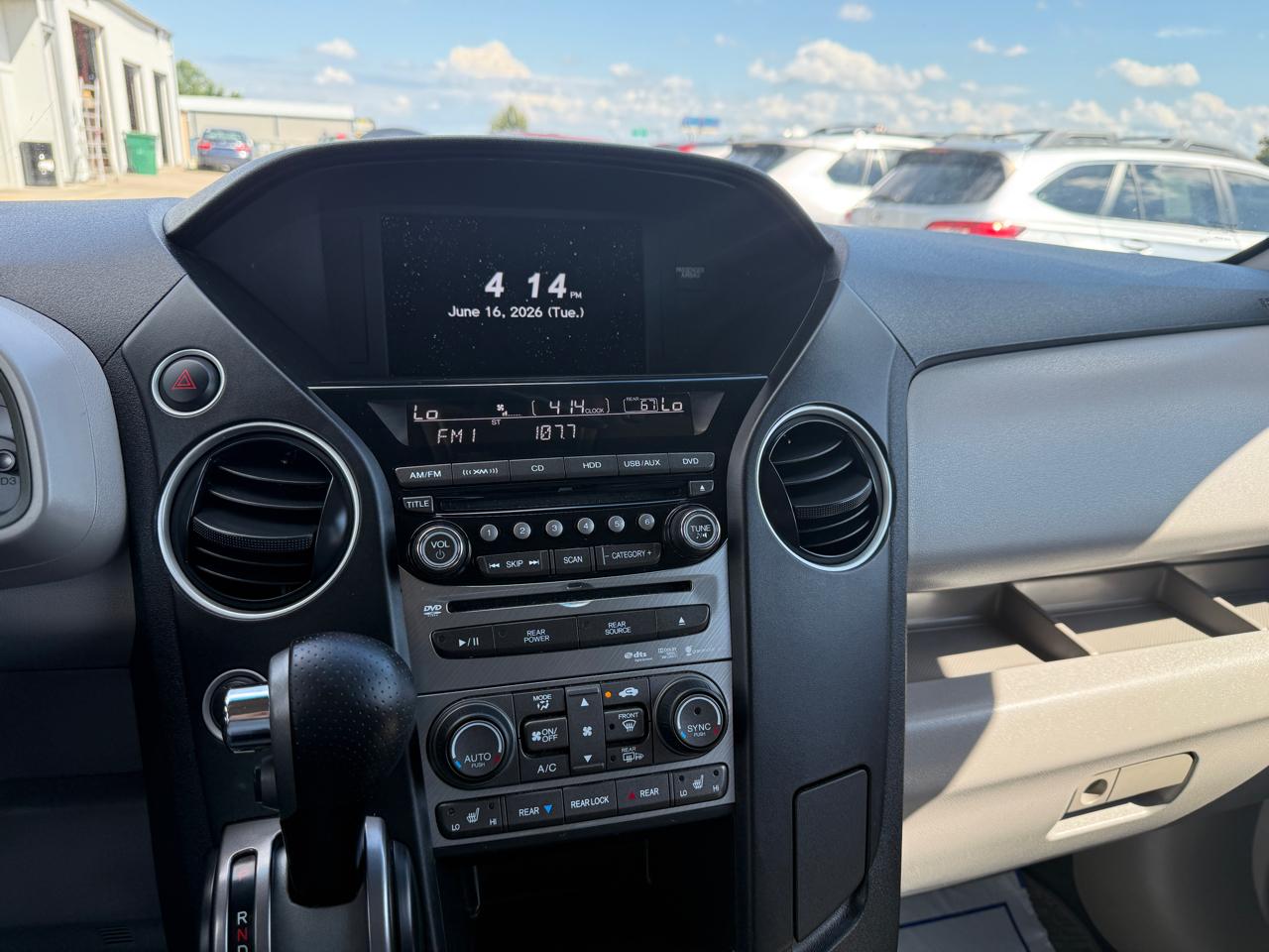 Honda Pilot Touring 4WD 5-Spd AT with DVD 2015