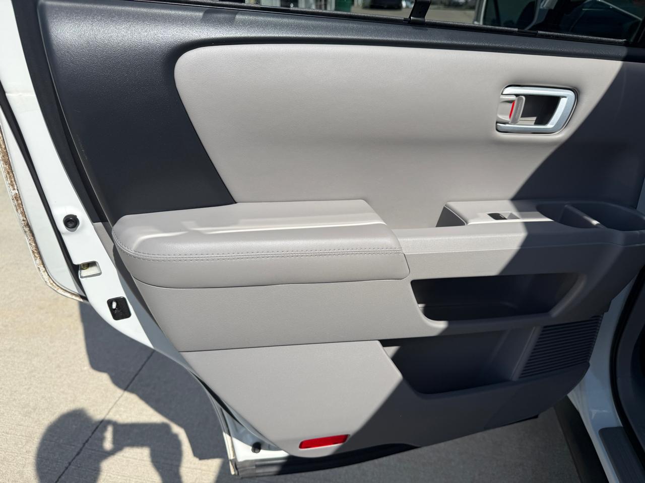 Honda Pilot Touring 4WD 5-Spd AT with DVD 2015