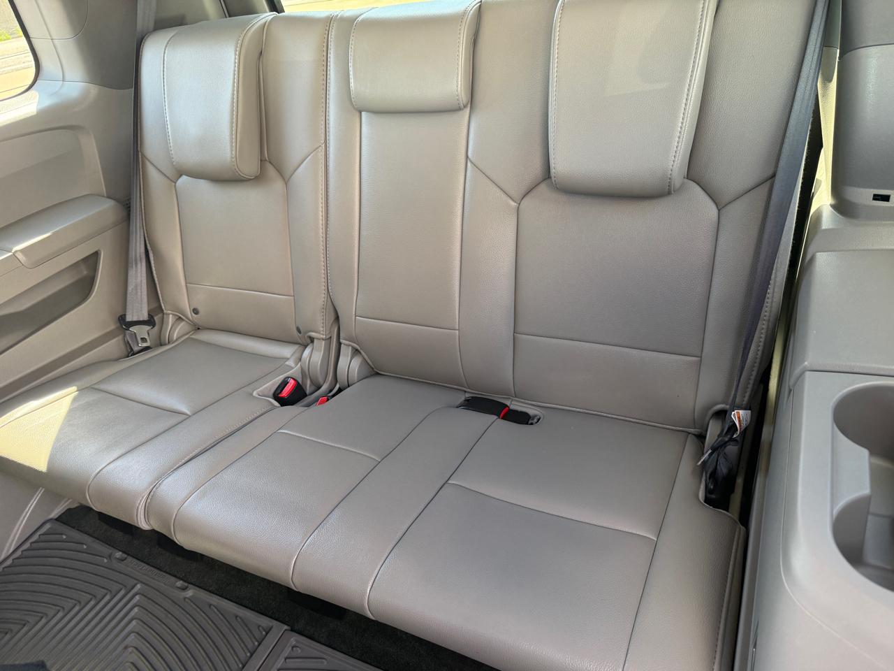Honda Pilot Touring 4WD 5-Spd AT with DVD 2015
