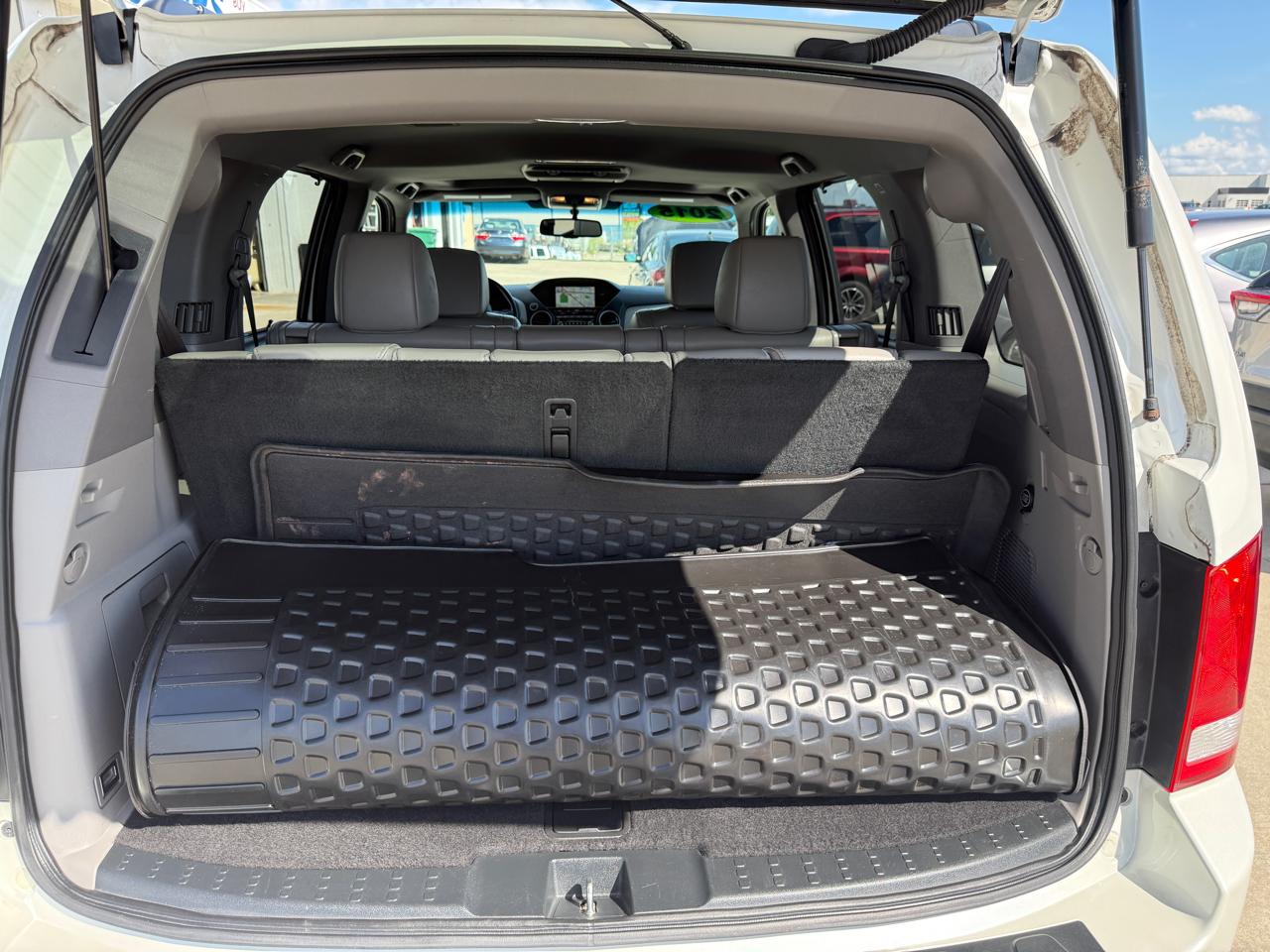 Honda Pilot Touring 4WD 5-Spd AT with DVD 2015
