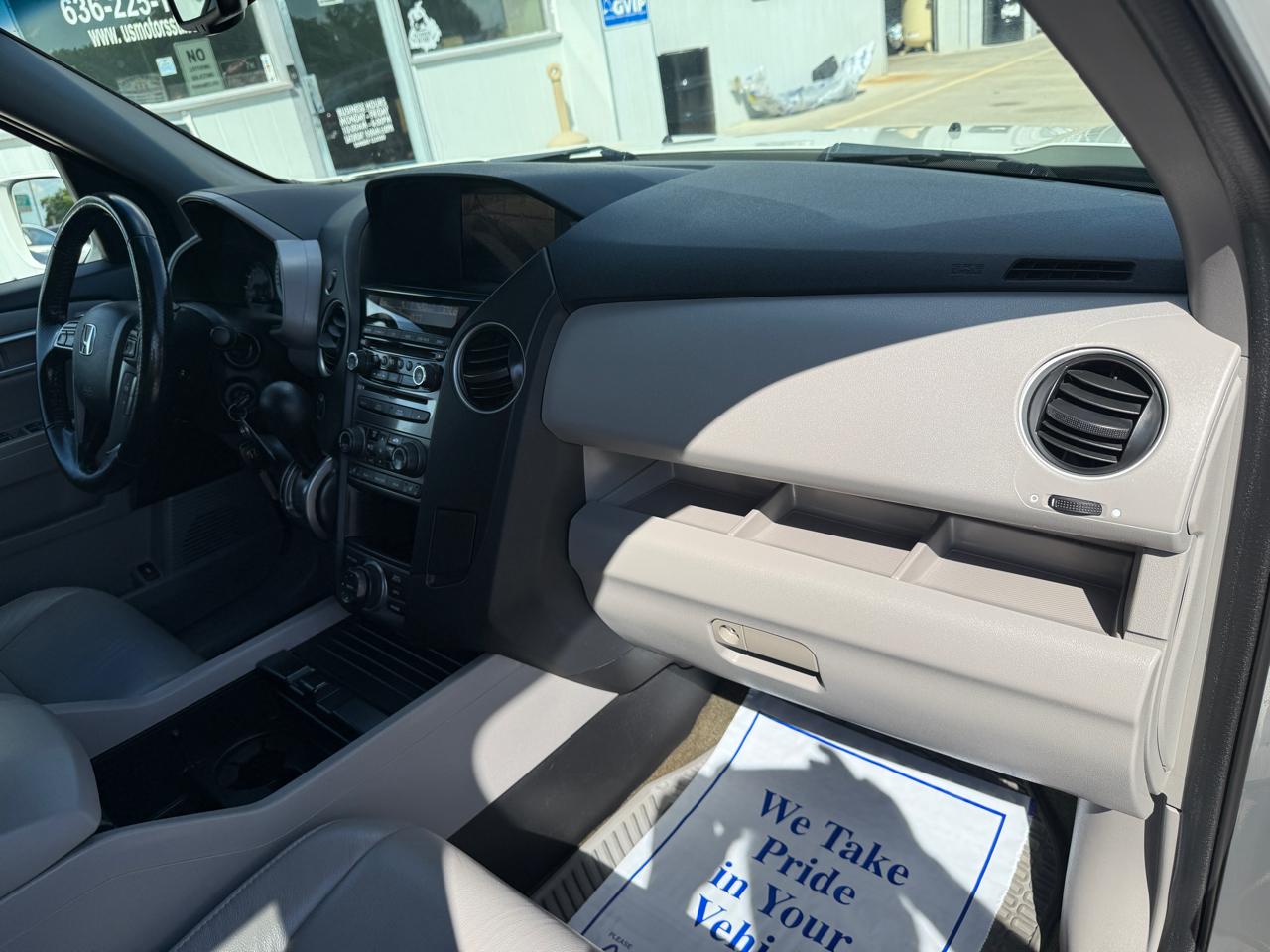 Honda Pilot Touring 4WD 5-Spd AT with DVD 2015