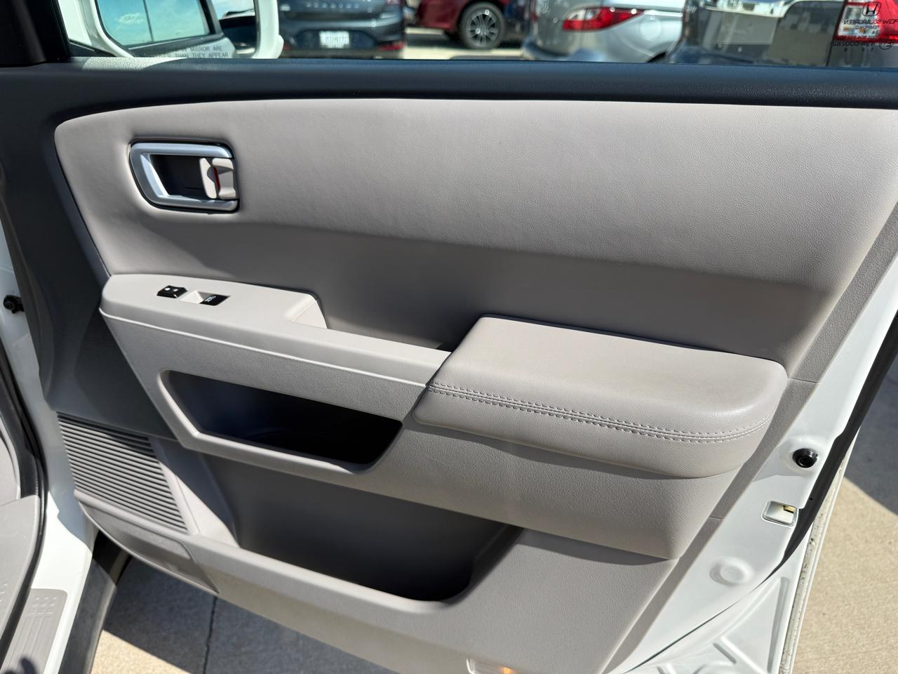 Honda Pilot Touring 4WD 5-Spd AT with DVD 2015