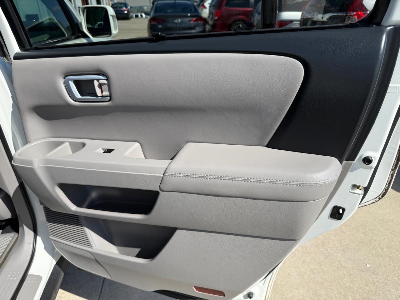Honda Pilot Touring 4WD 5-Spd AT with DVD 2015