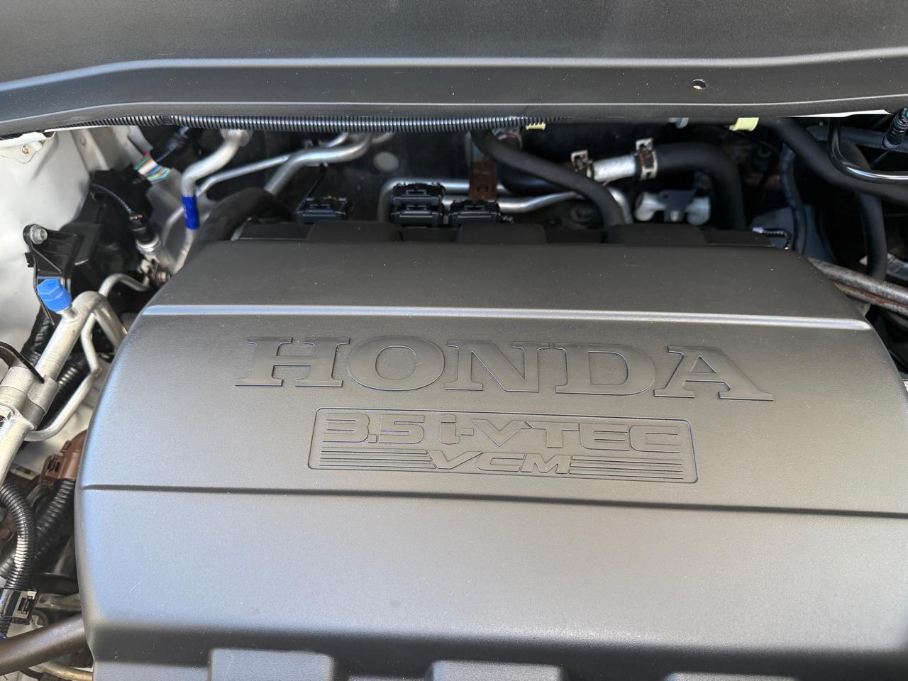 Honda Pilot Touring 4WD 5-Spd AT with DVD 2015