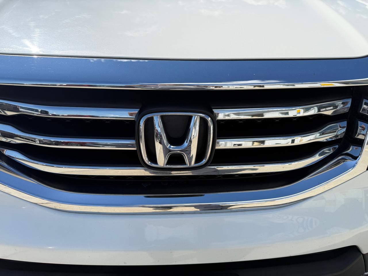 Honda Pilot Touring 4WD 5-Spd AT with DVD 2015