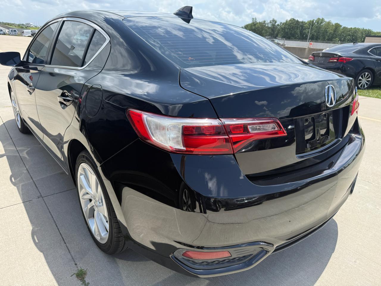 Acura ILX 8-Spd AT 2016