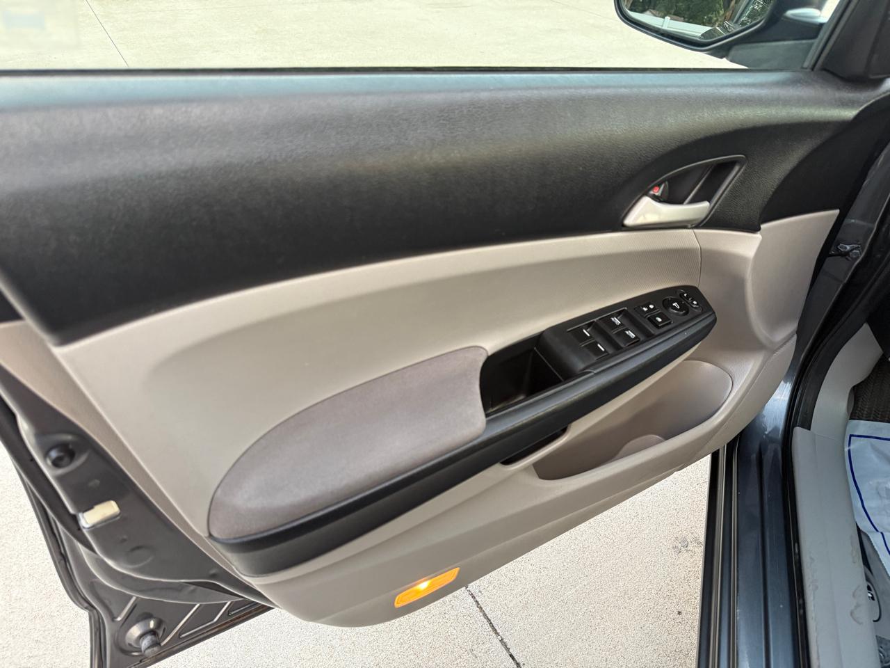Honda Accord LX-P Sedan AT 2012