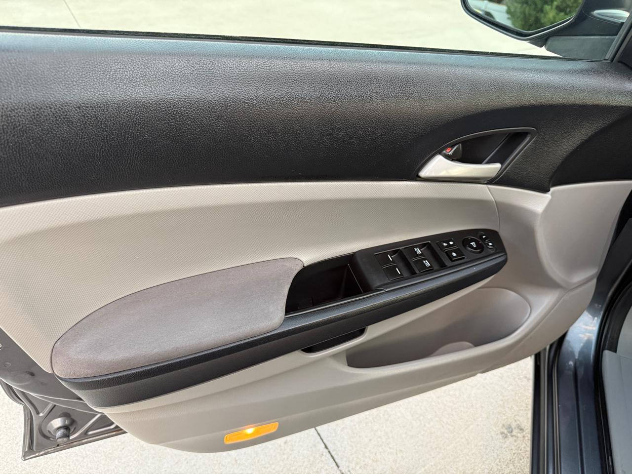Honda Accord LX-P Sedan AT 2012