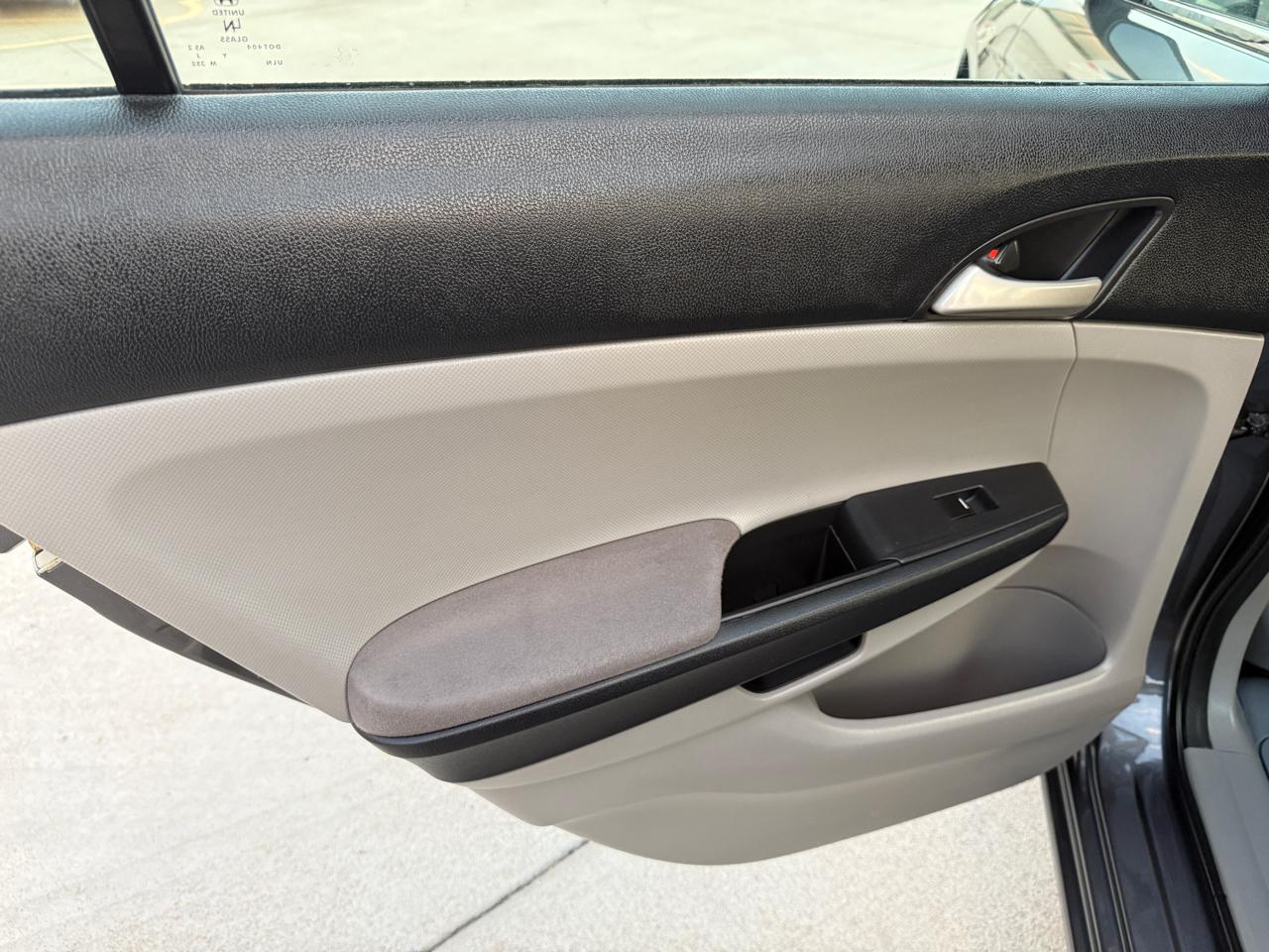 Honda Accord LX-P Sedan AT 2012