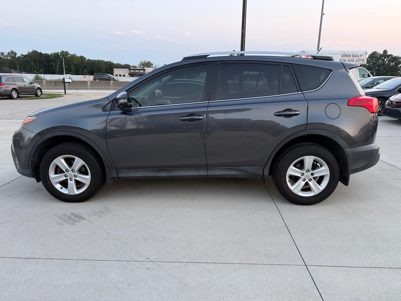 Toyota RAV4 XLE FWD 2014