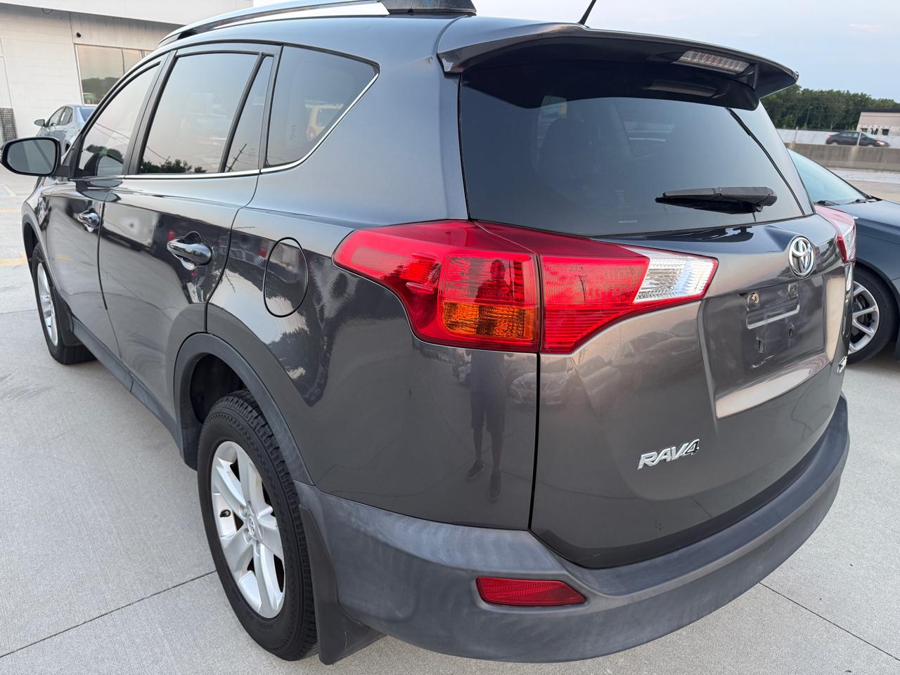 Toyota RAV4 XLE FWD 2014