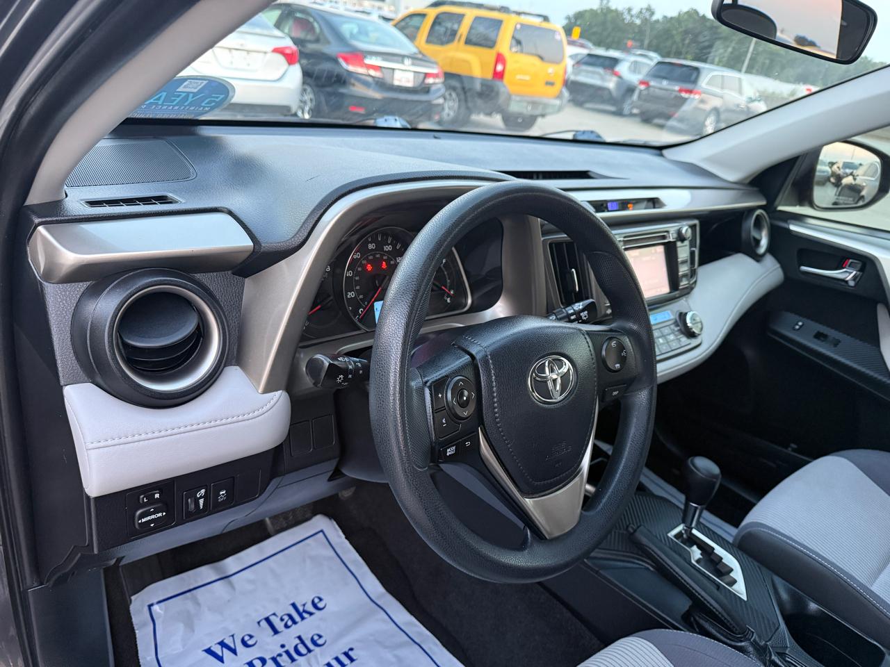 Toyota RAV4 XLE FWD 2014
