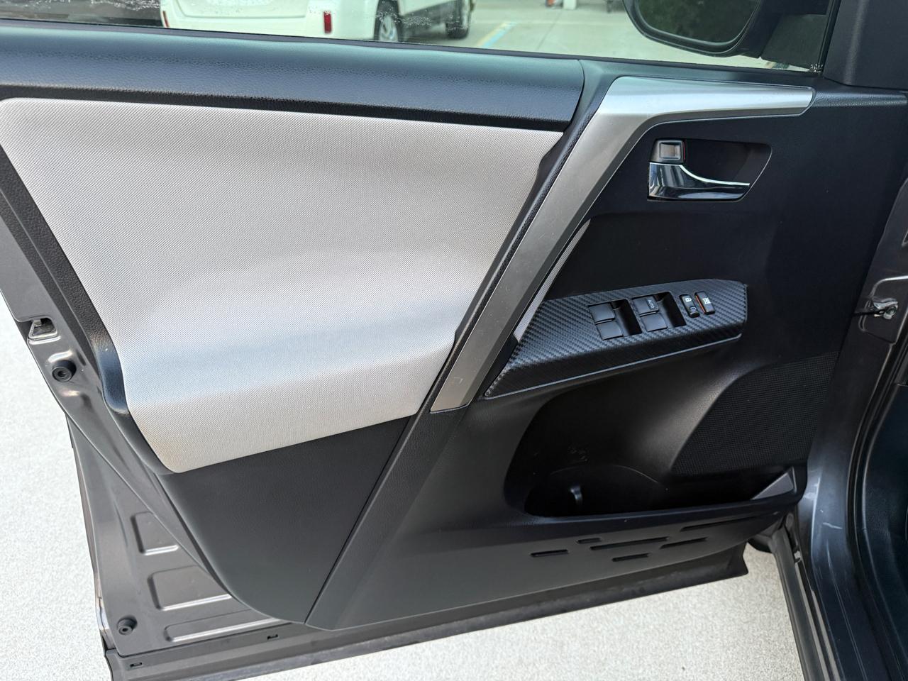Toyota RAV4 XLE FWD 2014