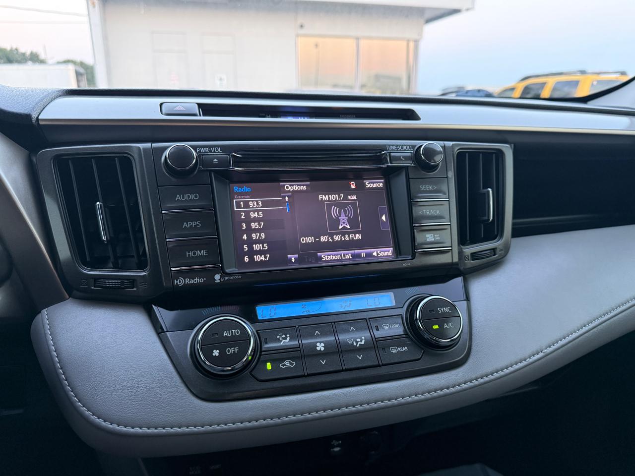 Toyota RAV4 XLE FWD 2014