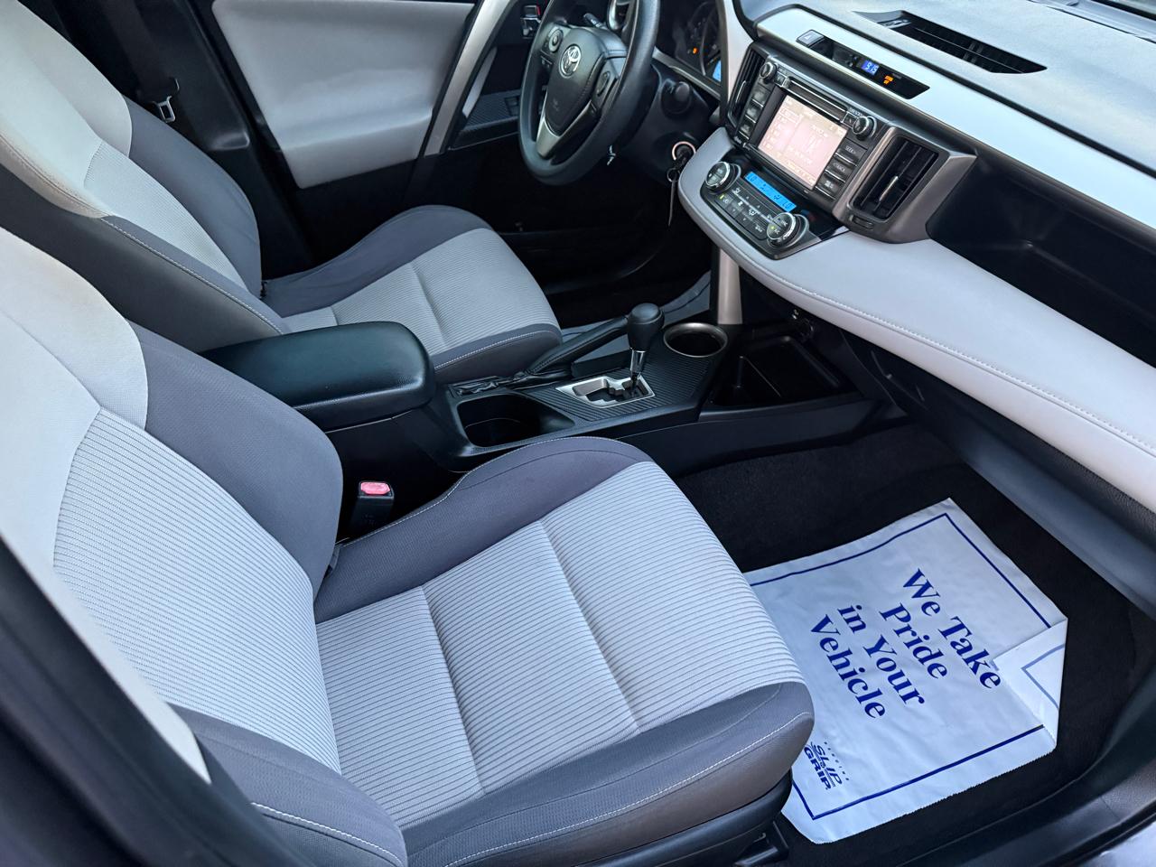 Toyota RAV4 XLE FWD 2014
