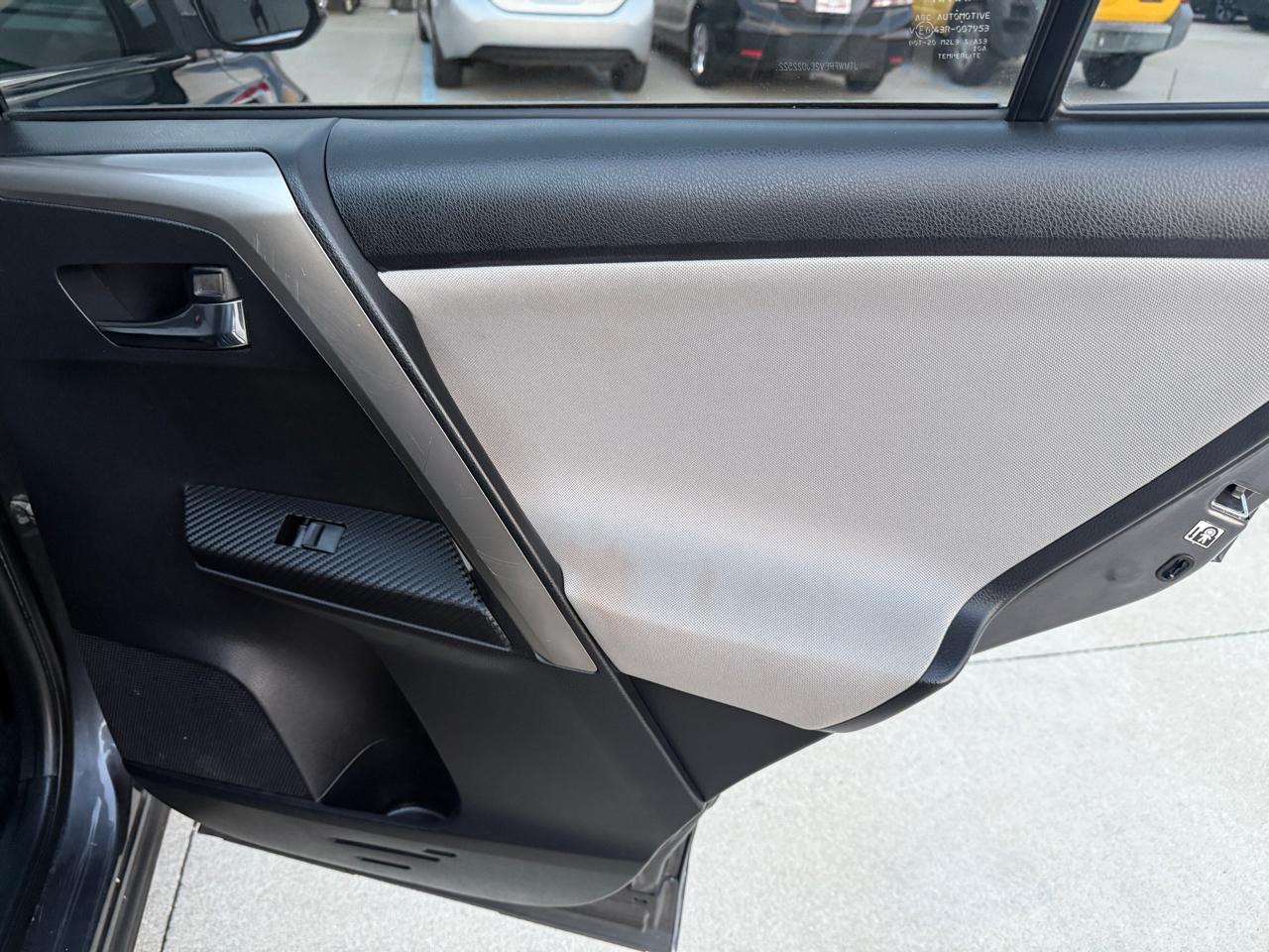 Toyota RAV4 XLE FWD 2014