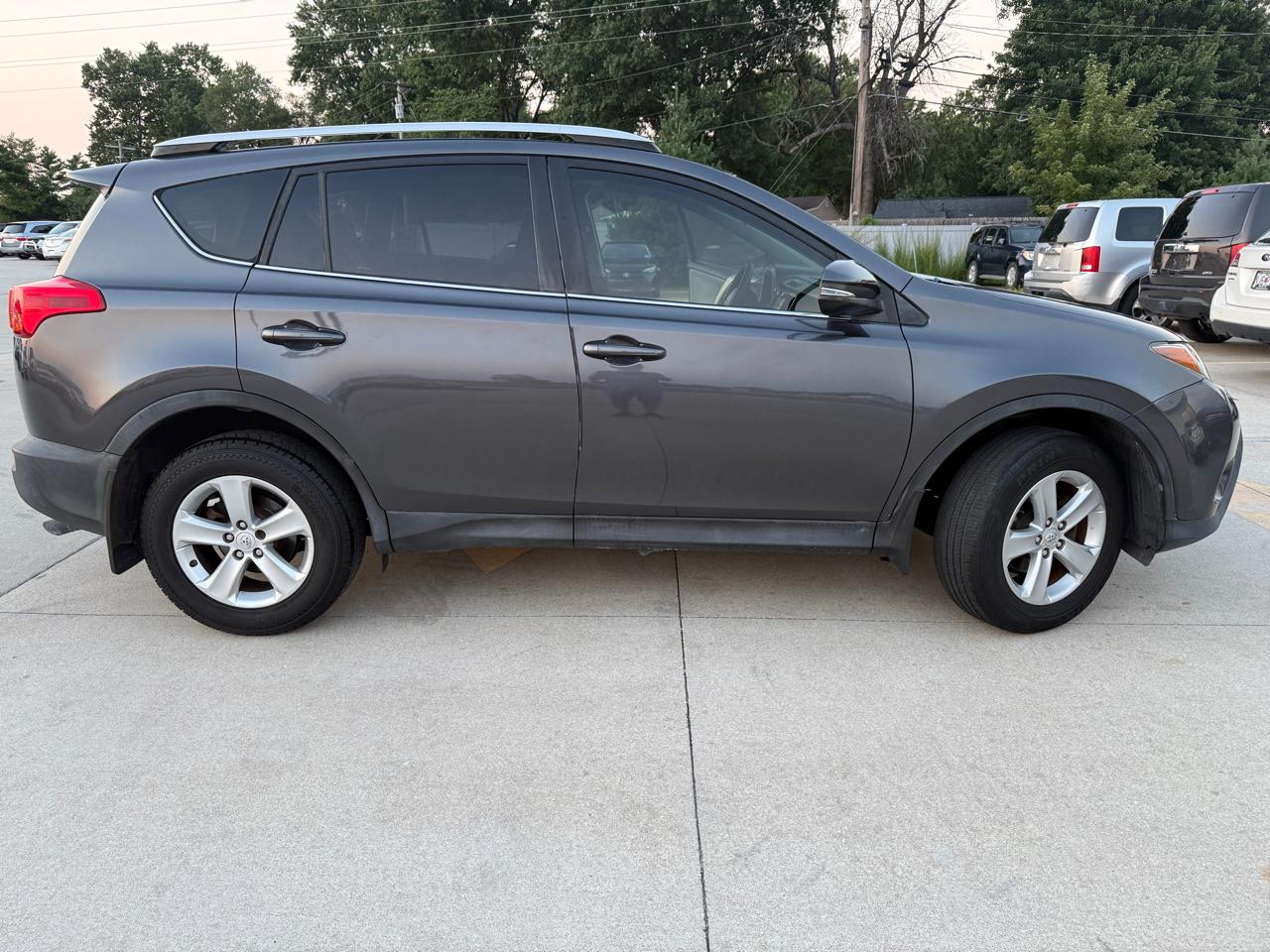 Toyota RAV4 XLE FWD 2014