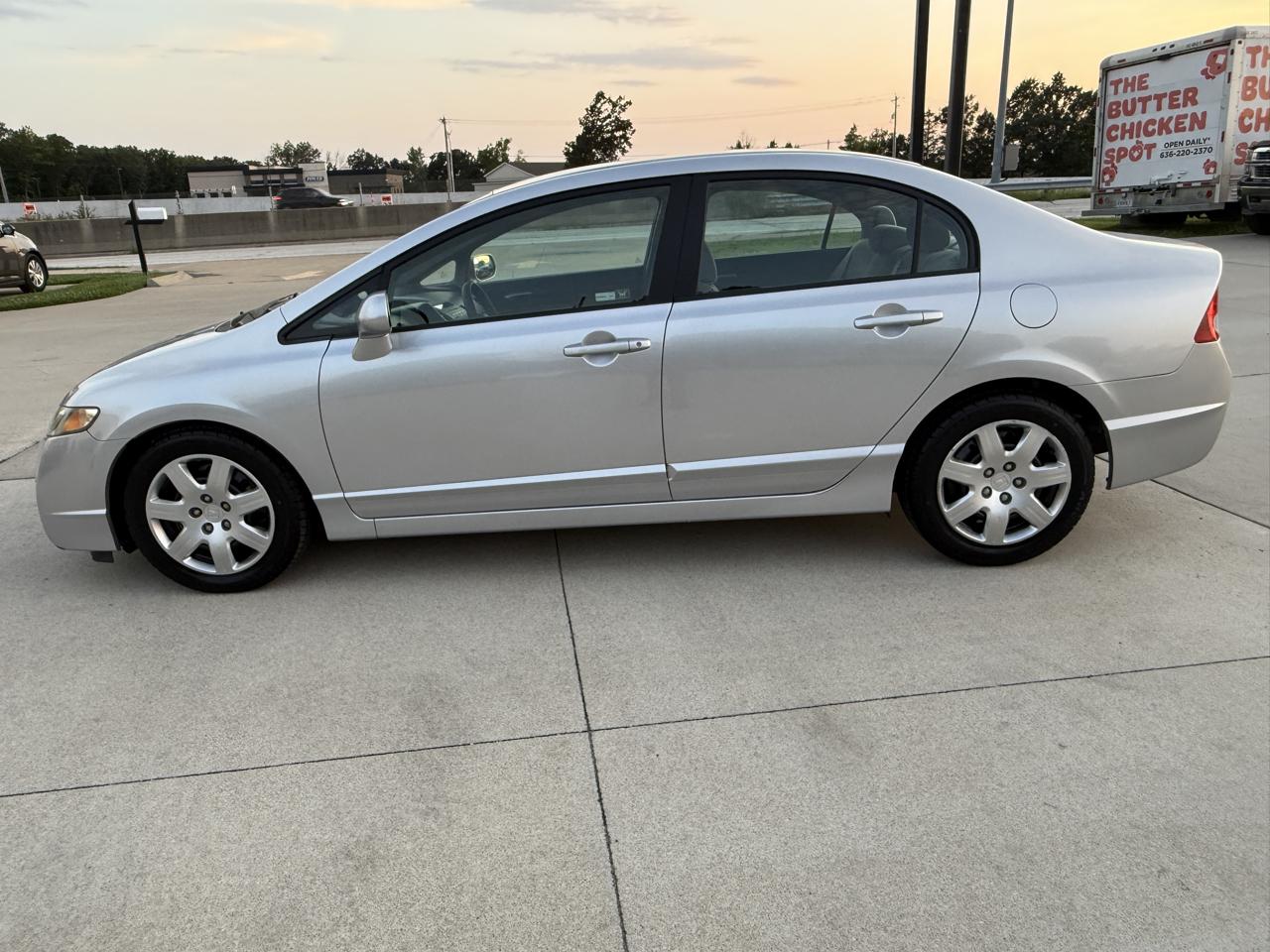 Honda Civic LX Sedan 5-Speed AT 2010