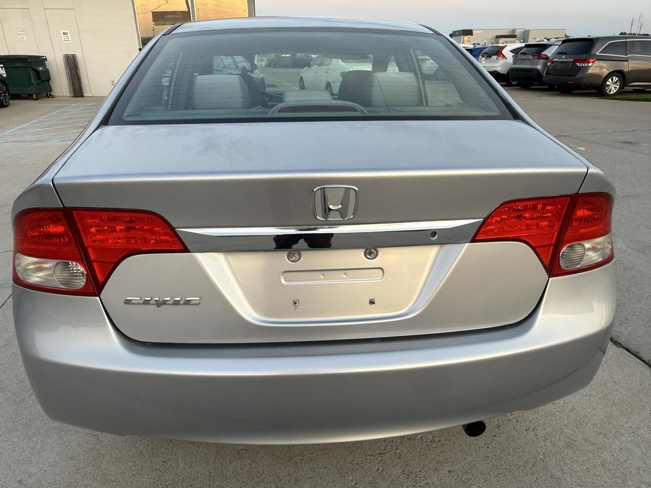Honda Civic LX Sedan 5-Speed AT 2010