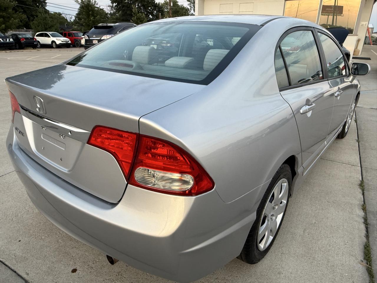 Honda Civic LX Sedan 5-Speed AT 2010