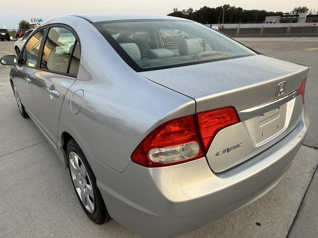 Honda Civic LX Sedan 5-Speed AT 2010