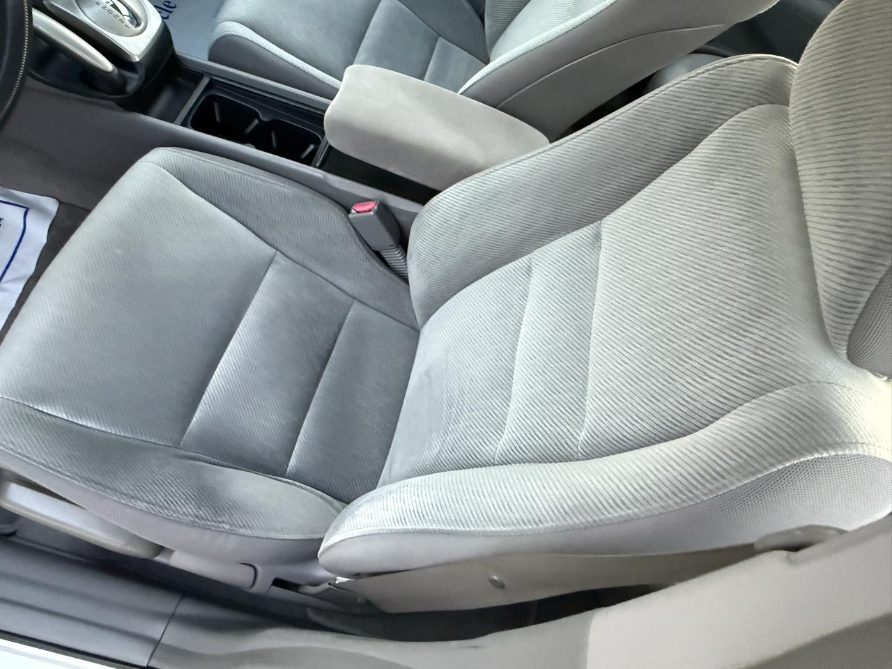 Honda Civic LX Sedan 5-Speed AT 2010
