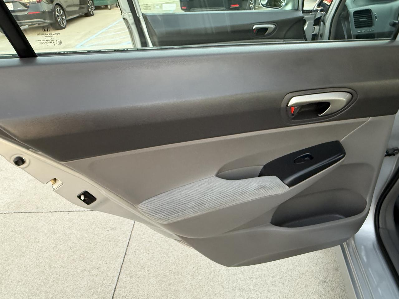 Honda Civic LX Sedan 5-Speed AT 2010