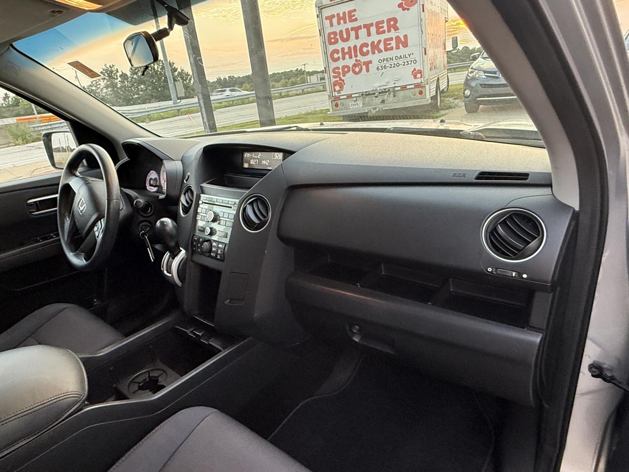 Honda Pilot LX AT 2011