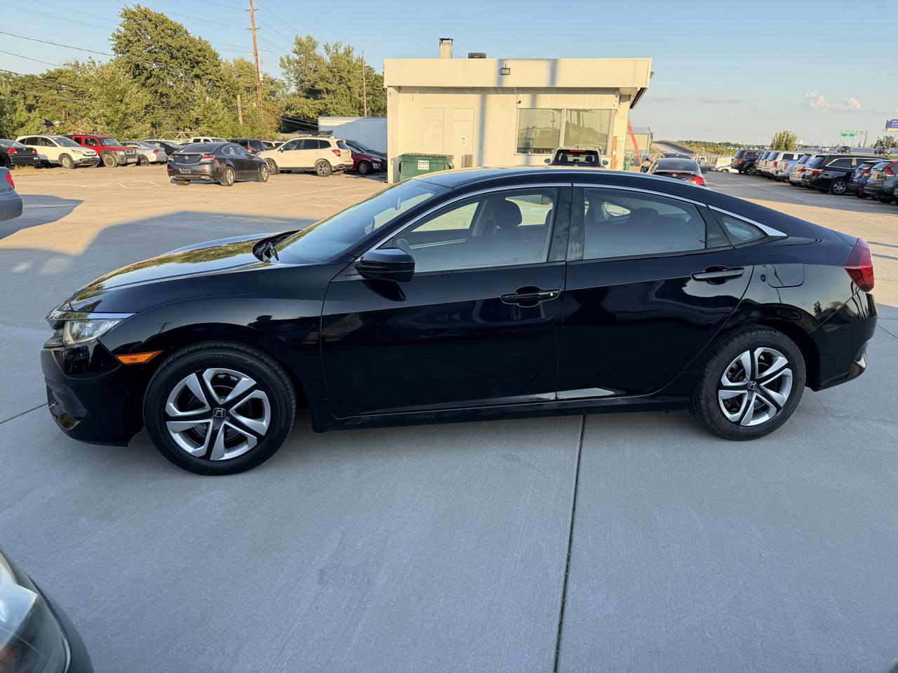Honda Civic 4dr Sdn LX Auto 2017
