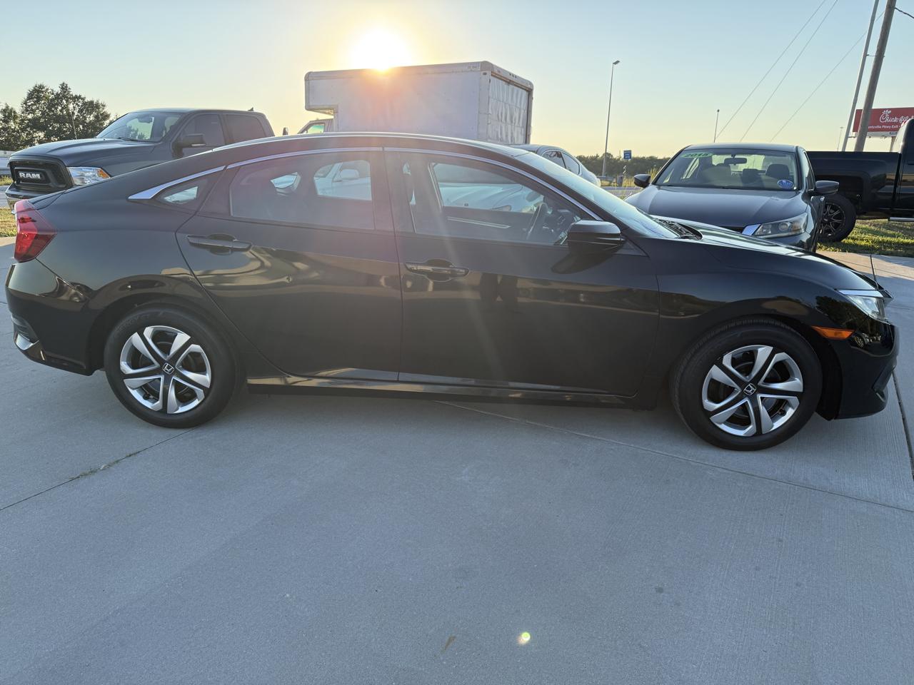 Honda Civic 4dr Sdn LX Auto 2017