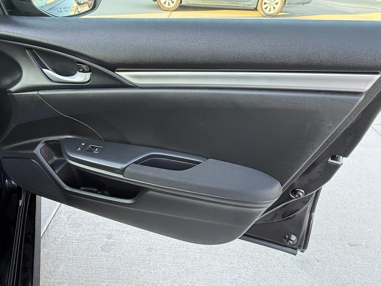 Honda Civic 4dr Sdn LX Auto 2017