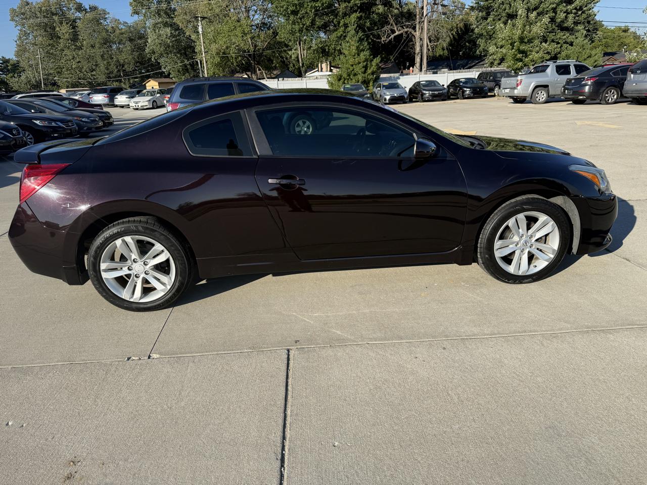 Nissan Altima 2.5 S 6M/T Coupe 2011