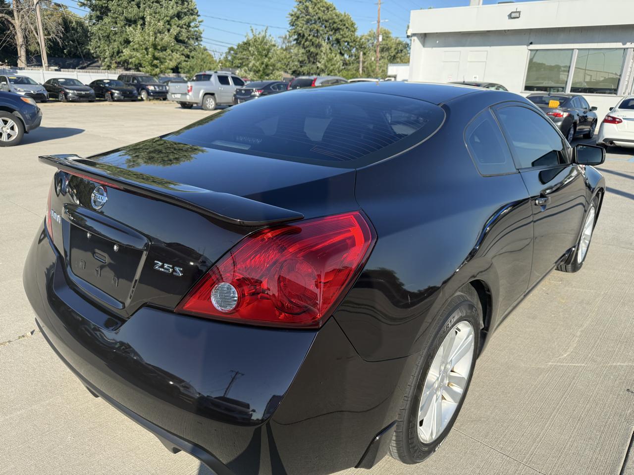 Nissan Altima 2.5 S 6M/T Coupe 2011