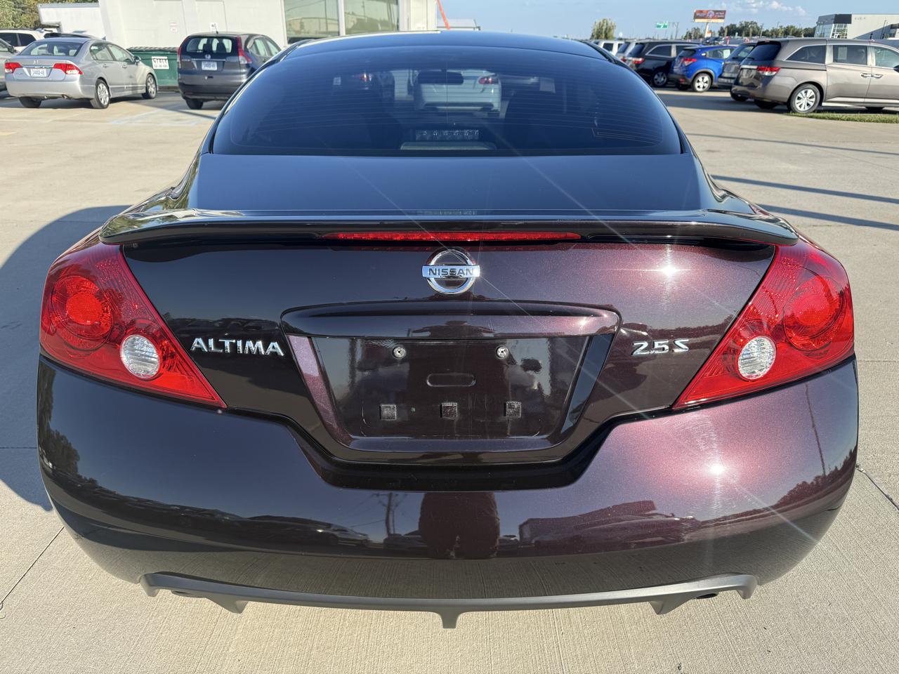 Nissan Altima 2.5 S 6M/T Coupe 2011