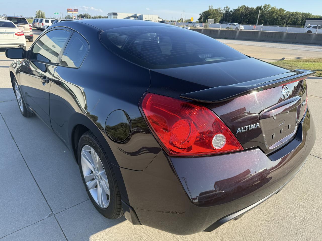 Nissan Altima 2.5 S 6M/T Coupe 2011
